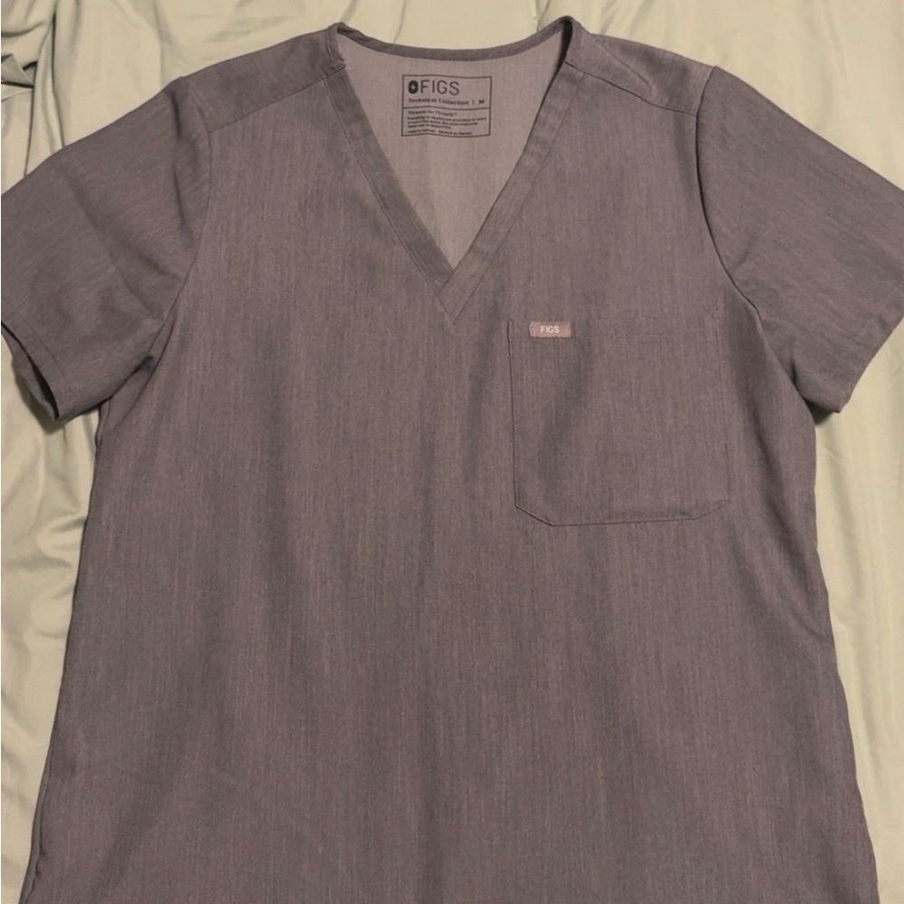 FIGS Catarina One-Pocket Scrub Top – gray| Women’s M